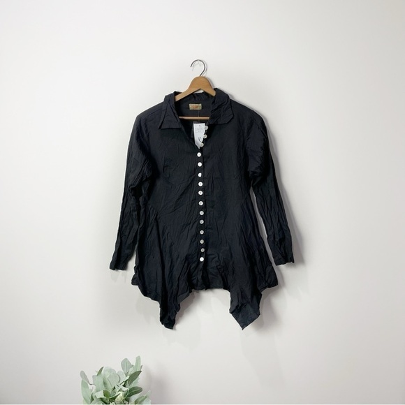 [Tulip] Women's Black Minimalist Cotton Pearl Button Down Shark Bite Hem Top - Picture 1 of 8
